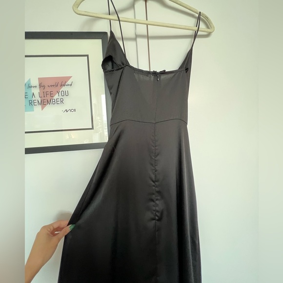 Satin V neck Slit Maxi Dress (Nasty Gal Size 2) - Picture 6 of 8